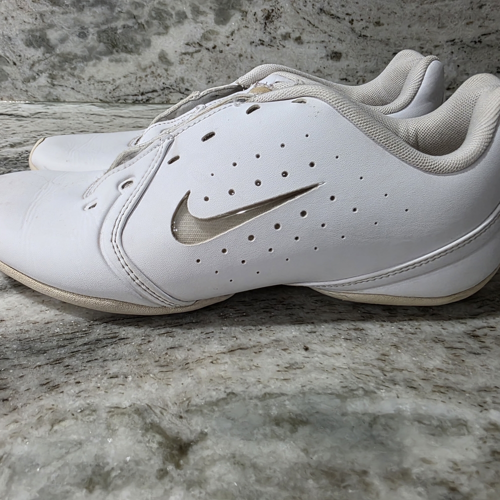 Nike Womens Cheerleading Athletic Shoes